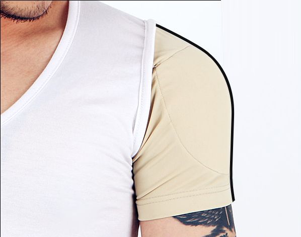 t-shirt with shoulder pads